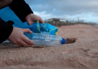 Mola di Bari: raccolta Plastic Free spiaggia Acqua di Cristo
